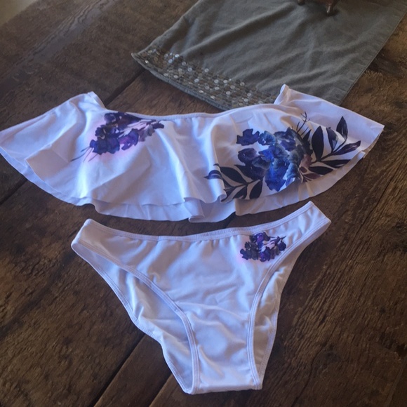 Two Piece sexy ruffle off shoulder bikini - Picture 4 of 7